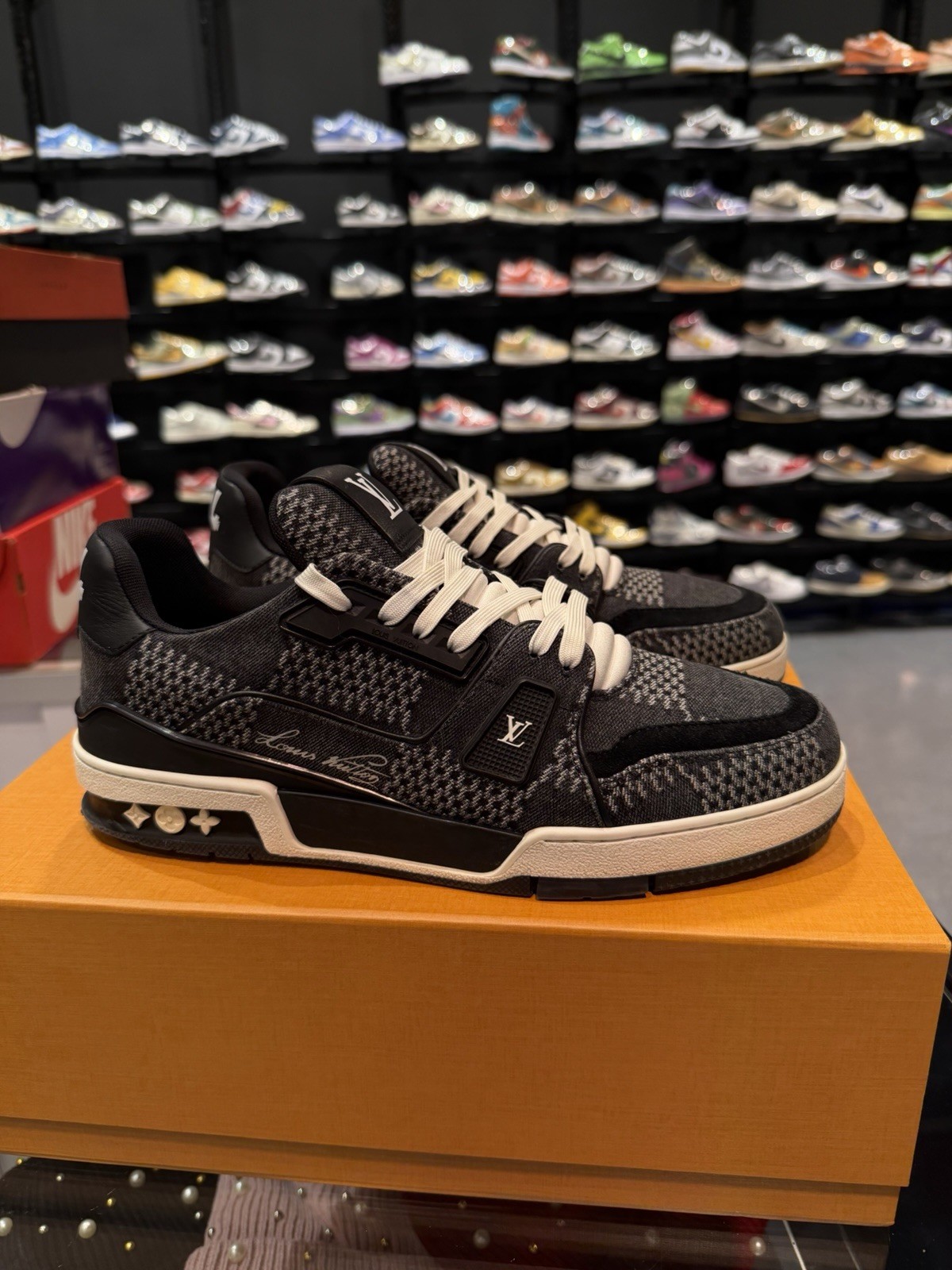 Size 7.5LV/8.5US - Louis Vuitton Trainer ' Black ' $1200 Authentic RARE image 3