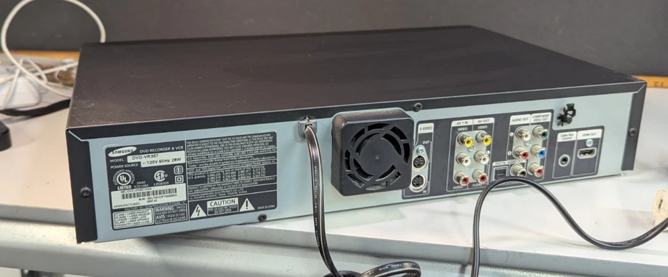 Samsung DVD-VR357 DVD Recorder VHS Player Combo For parts NO POWER - Image 3 of 4
