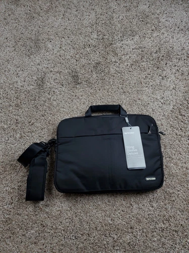 Incase Sling Sleeve Deluxe Laptop Bag Apple Macbook Pro 15" Black NWT