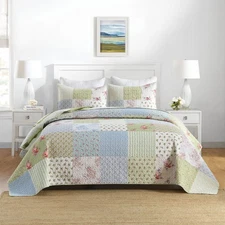 3-Piece Cottage Style Patchwork Quilt Bedspread Set with Floral Prints BY225