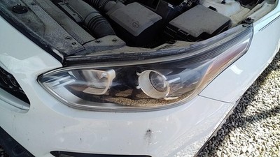 Used Left Headlight Assembly fits: 2021 Kia Forte Sedan halogen projector w/o LE