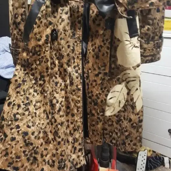 Leopard Pattern Trench Coat - Stylish Double-Brea… - image 3