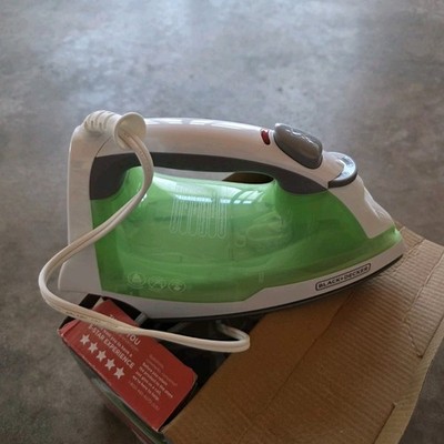 BLACK+DECKER Easy Steam Compact Steam Iron Green White Spray Mist Nonstick