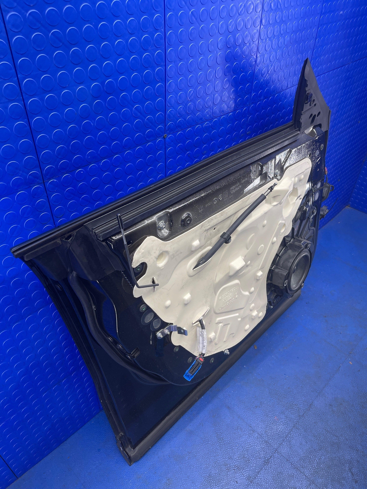 2017-2022 MASERATI LEVANTE OEM FRONT LEFT DOOR **NO GLASS** NERO (820)