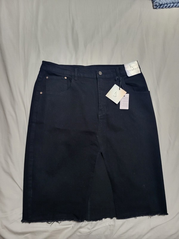HAPPILY GREY BLACK DENIM SKIRT RAW HEM-FRONT SLIT SIZE 13/30 LENGTH. NEW
