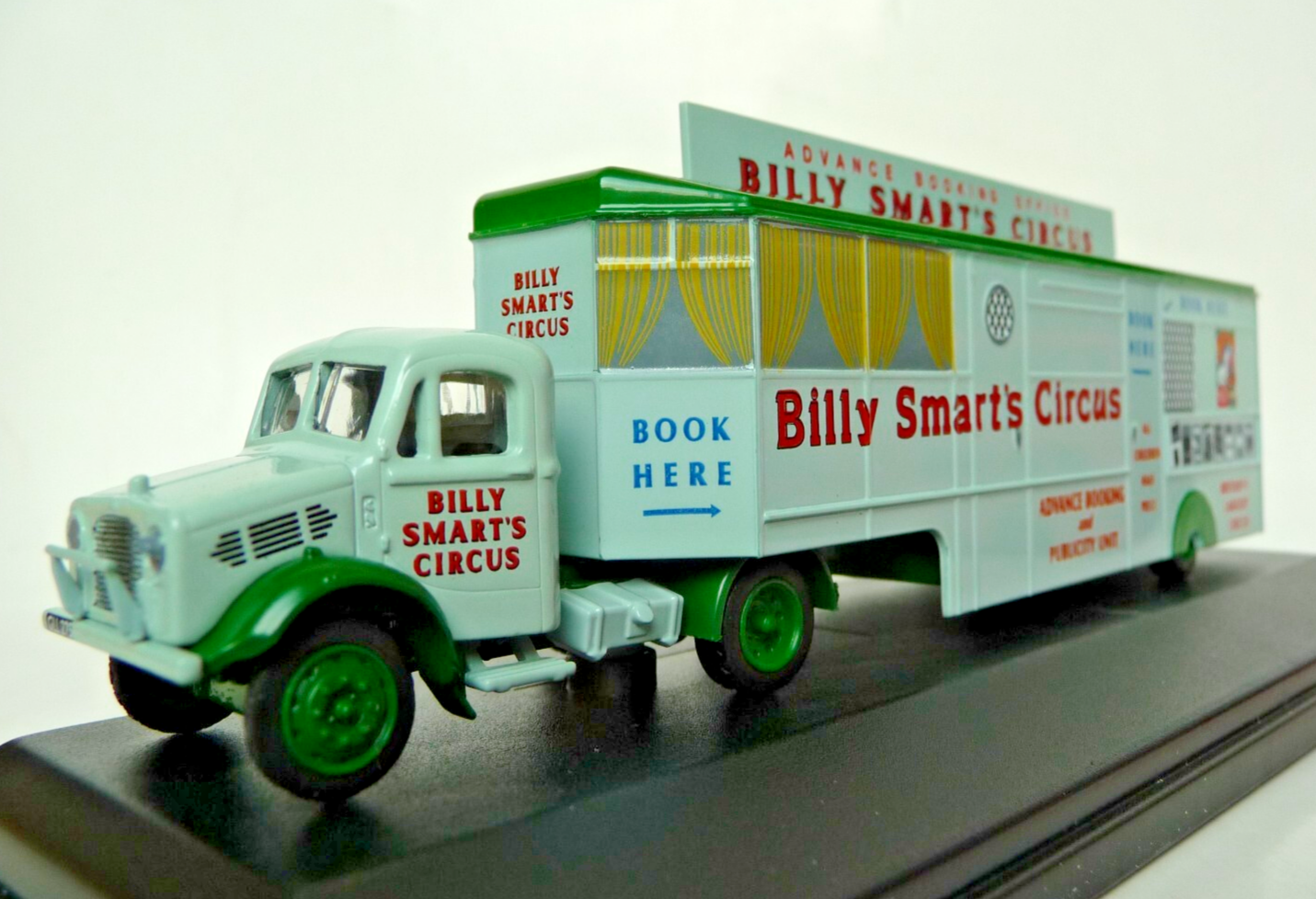 Oxford Diecast 76BD013 Bedford OX Booking Office - Billy Smarts Circus