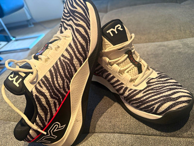 TYR CXT-2F Trainer Herren Sneaker Zebra Schwarz/Weiß EU 41 1/3 US 9,5