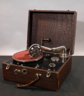 la45/6 vintage case gramophone