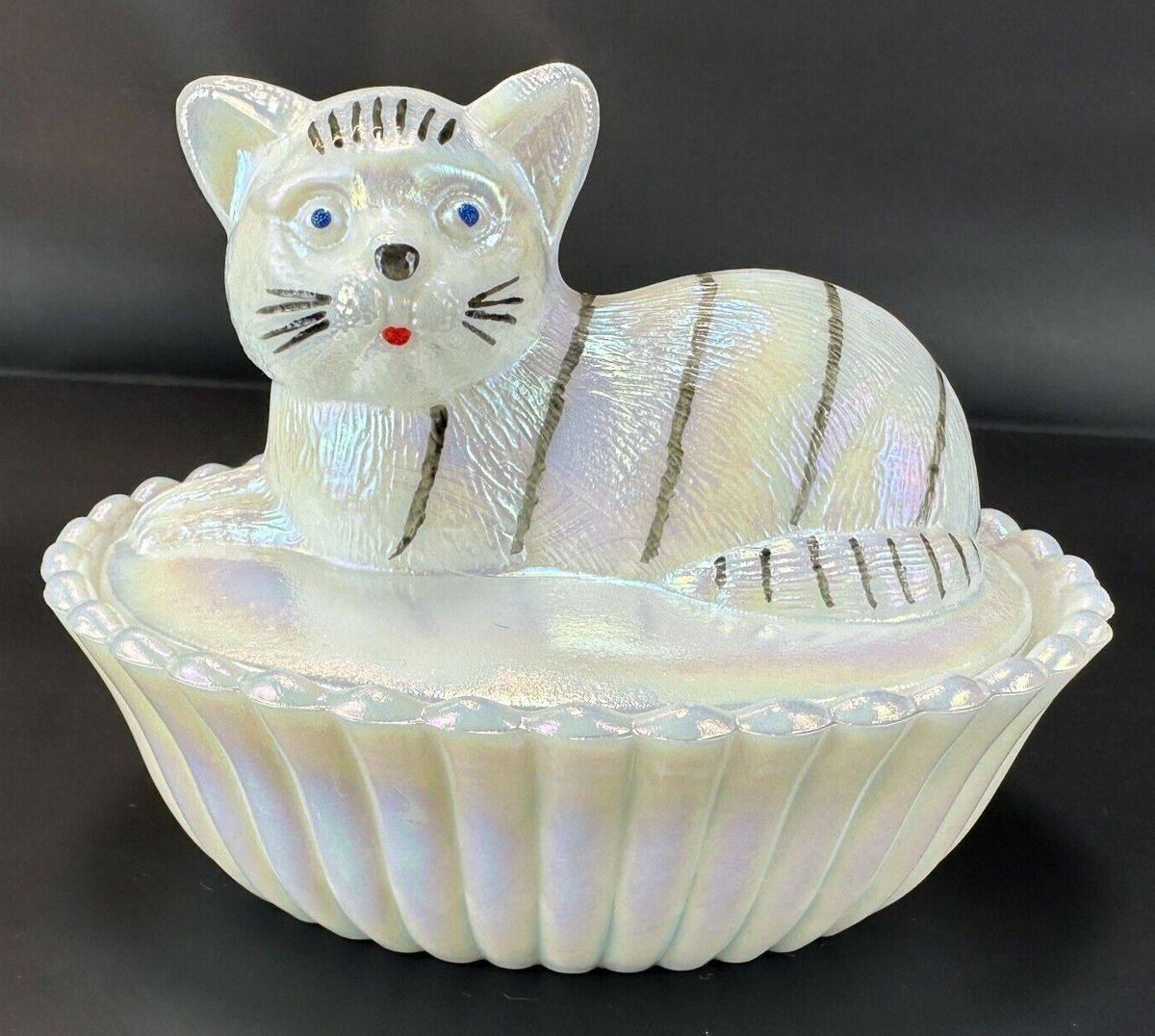 RARE Westmoreland III Rosso Iridescent Milk Glass Cat on Nest