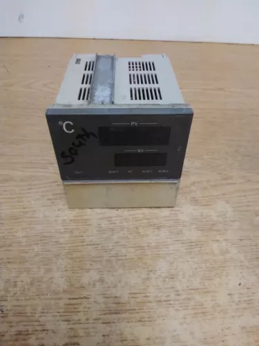 Omron E5AX-A Temperature Controller *Free Shipping *