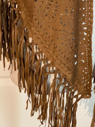NWT AMERICAN EAGLE OUTFITTERS AEO Brown Faux Lazercut Suede FRINGE WRAP SHAWL - Picture 3 of 10