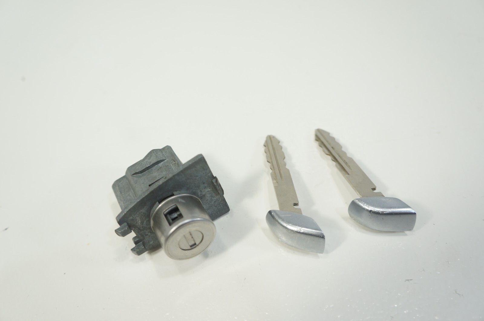 14-2022 maserati ghibli front left door handle lost cut key lock latch set