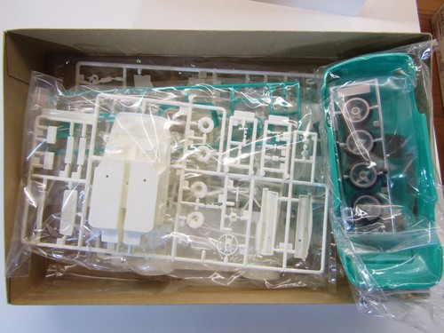 Fujimi 1:24 Scale Japan Carrera Cup Nisseki Yanoshin Porsche 911 Model Kit 06137 - Picture 5 of 11