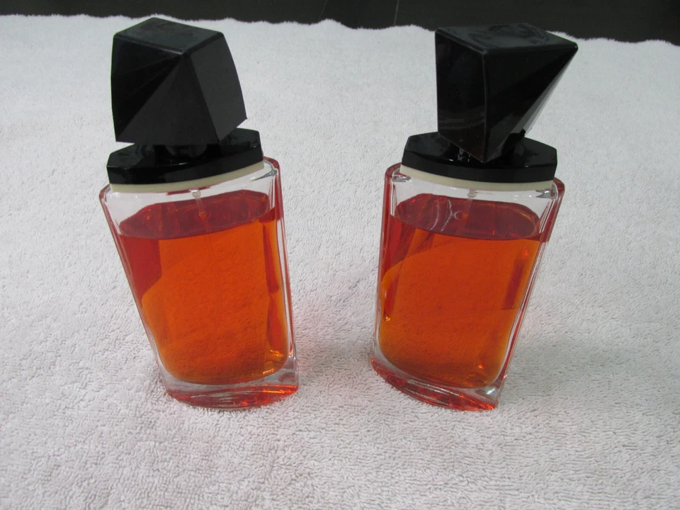 2 Vtg Mackie by Bob Mackie Eau De Toilette Spray -Glass Bottles- each 3.4 oz Foto 2 de 4