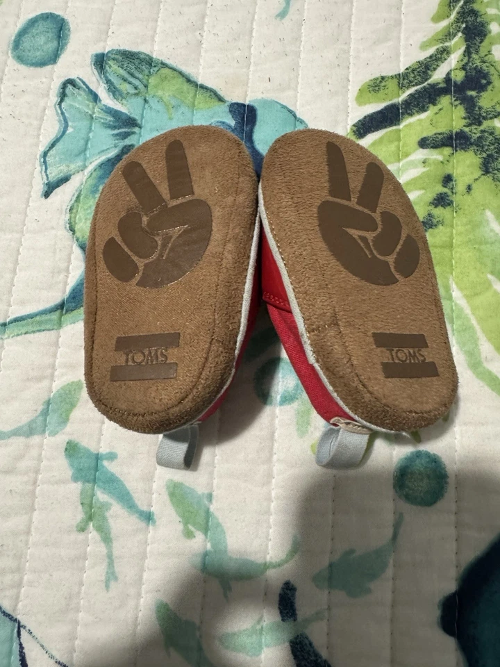 Tom’s Apple Red Infant Crib Shoes (size 3.5) - Image 2 of 3