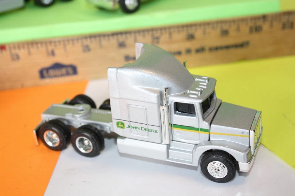 Semirremolque tractor John Deere diecast HO-Tres ERTL cabina plateada de 5" solamente Foto 3 de 4