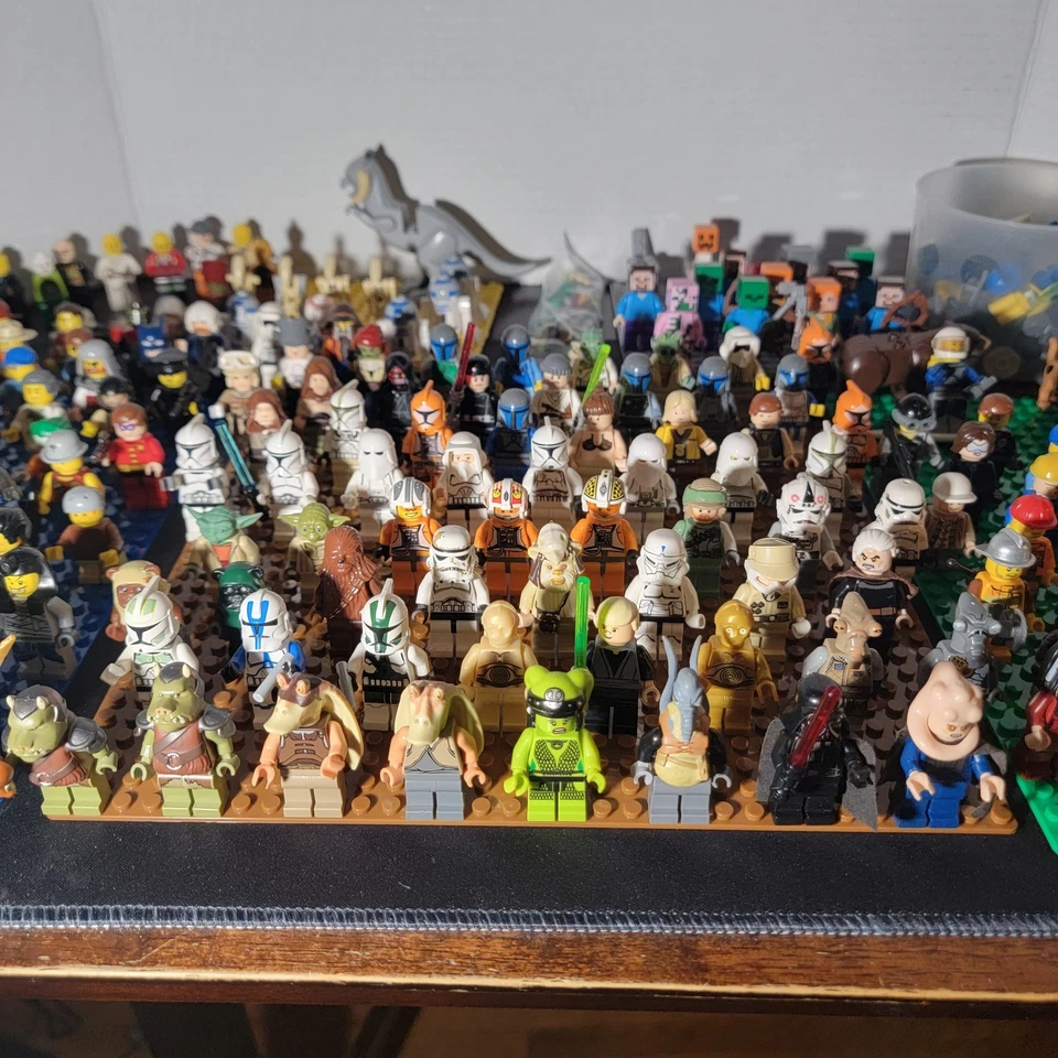230+ Lego Minifigs Star Wars Minifigures Ninjago Marvel  Misc + Accs & Animals - Image 2 of 4