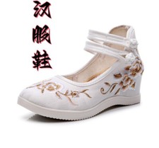 Chinese Old Beijing Embroidered Shoes Women's Bride Hanfu Elevator Casual Shoes
