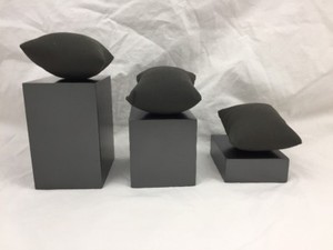 LOT-OF-8-3-BLOCK-SET-BRACELET-OR-WATCH-DISPLAY-GRAY-WITH-JEWELRY-DISPLAY-PILLOWS
