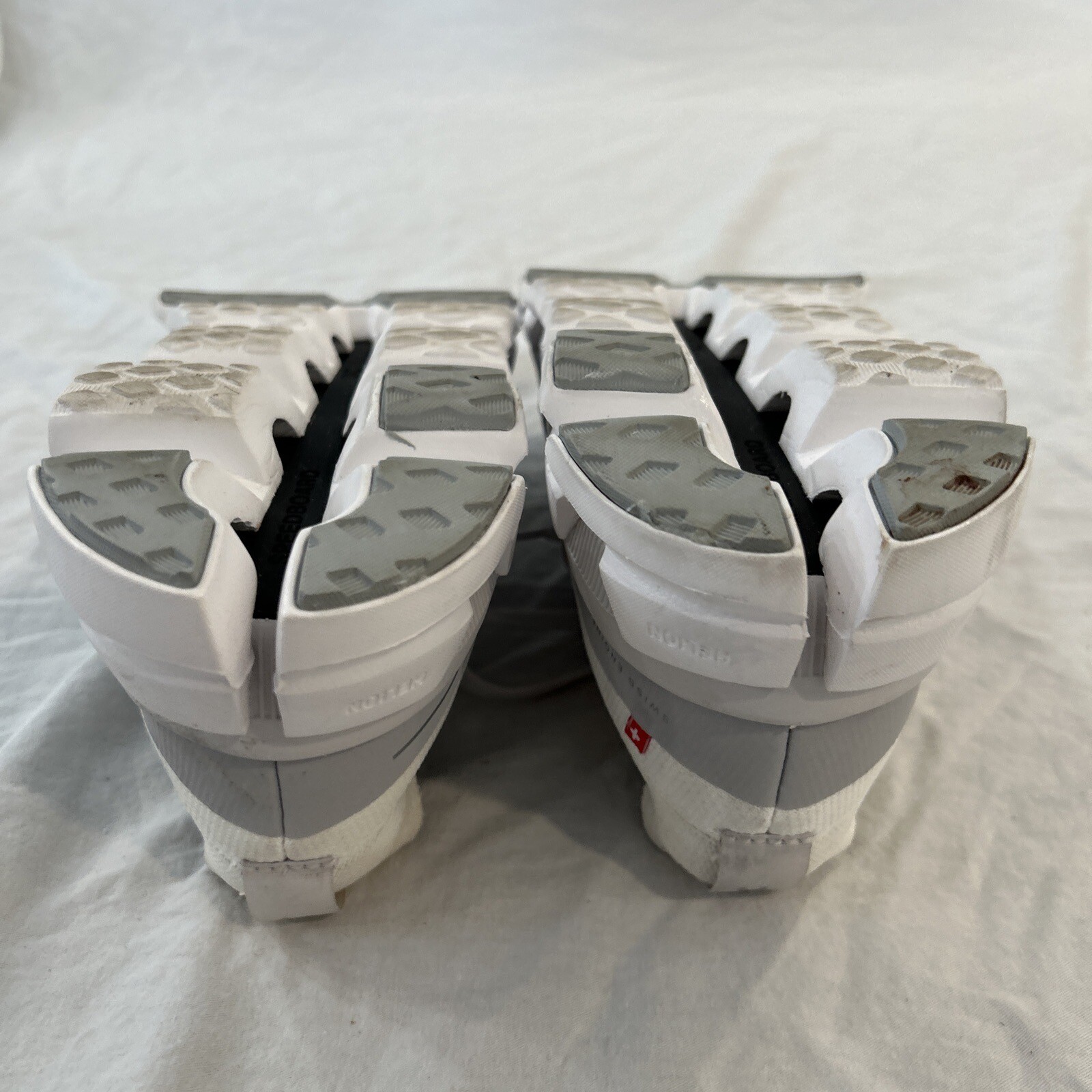 On Cloud Cloudswift Low Top Running Sneakers Wome… - image 8