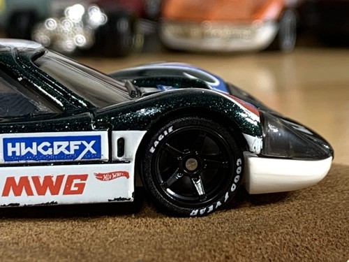 Hot Wheels '67 Ford GT40 MK. IV Metallic Green Custom Wheel Swap - Bild 9 von 19