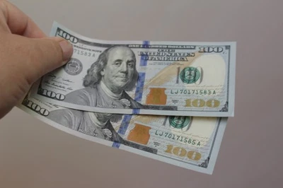 2x USA $100 Dollar Bill Federal Reserve Note USD, a pair interesting numbers UNC - Image 1 of 3
