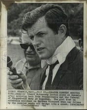 1969 Press Photo Edward Kennedy Leaves Plane At Hyannis After Mary Jo's Funeral