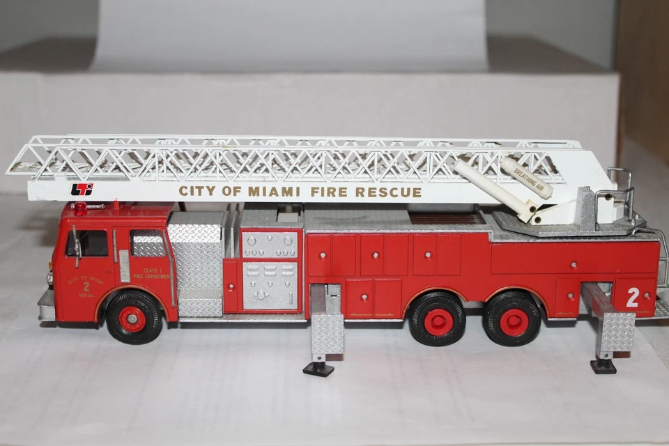 CONRAD #5509 LTI Tower Ladder City of Miami Fire Rescue Aerial 2 - Image 2 of 4