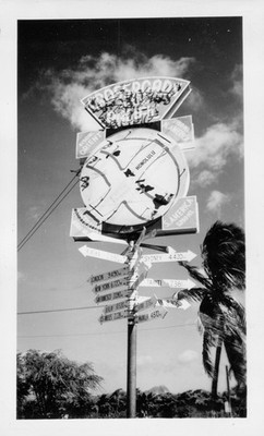 1930's Waikiki  Hawaii Photo Kau Kau Korner sign Crossroads of the Pacific
