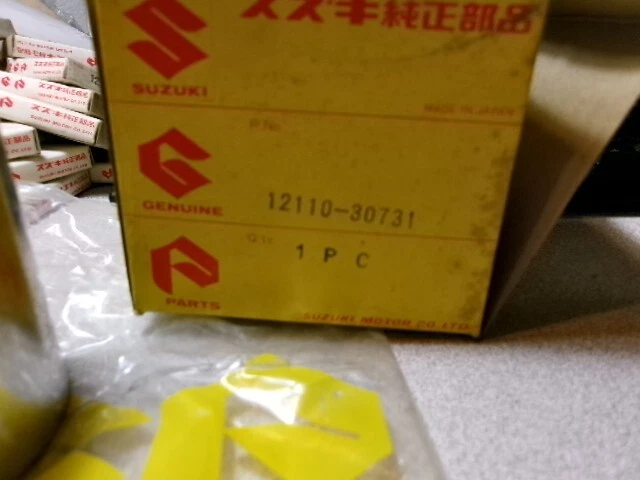 Suzuki TS TM 250 1972-75 pistón estándar como nuevo OEM P/N 12110-30731 12110-30730 Foto 2 de 4