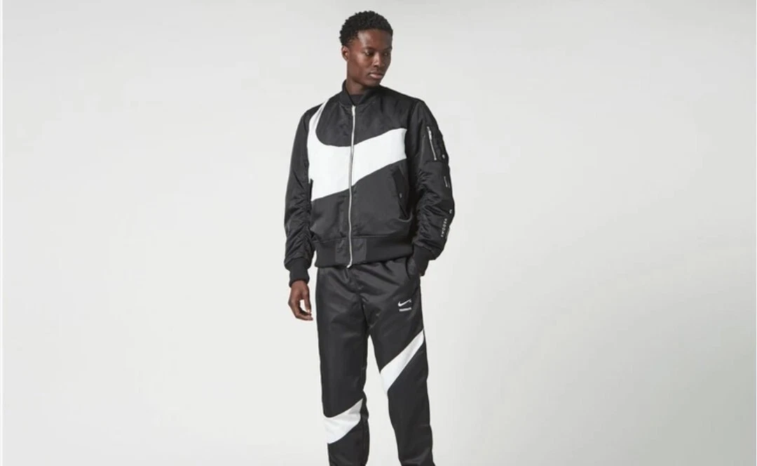 Nike woven tracksuit shop black and white