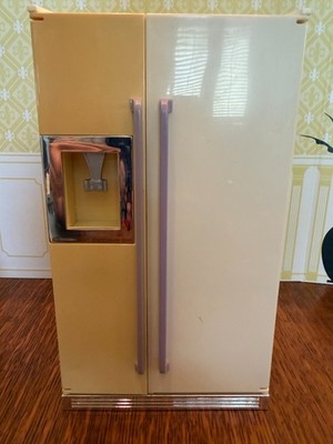 OSFT/Tyco Kitchen Littles Barbie Size Refrigerator w/working ice maker + food