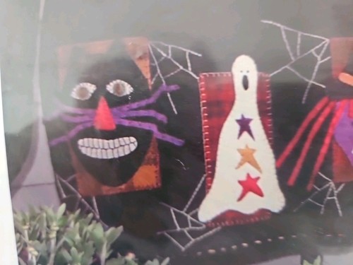Primitive Gatherings FRIGHTFUL NIGHT Wool Appliqué Sweatshirt Pattern PRI-148 - Picture 3 of 5