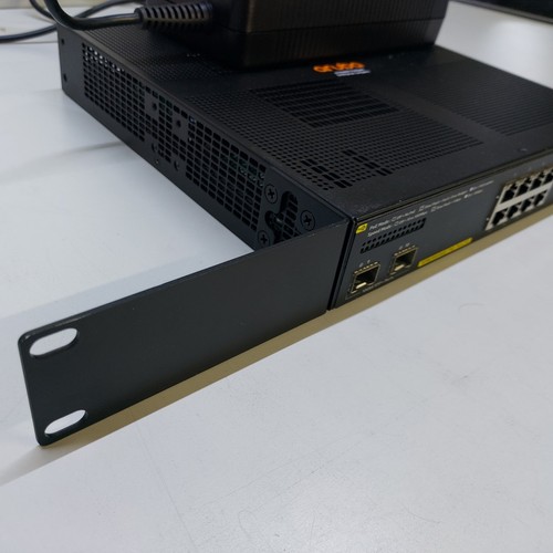 HP Aruba JL258A 2930F *INC PSU* - Réinitialisé d'usine et TESTÉ avec LIVRAISON GRATUITE avec TVA incluse - Photo 3/5