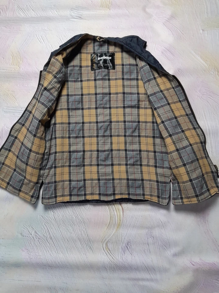 Chaleco de campo acolchado clásico azul oscuro Barbour para hombre forro con cremallera Foto 4 de 4