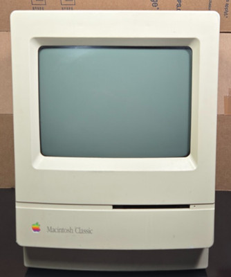 Vintage 1991 Apple Macintosh Classic M0420 **NO POWER - AS-IS PARTS or REPAIR**