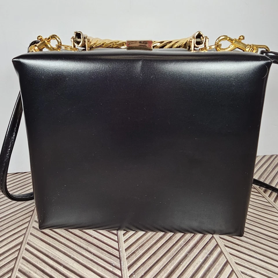 Cartera de caja negra de cuero sintético estilo años 60 con correa para el hombro extraíble Foto 3 de 4