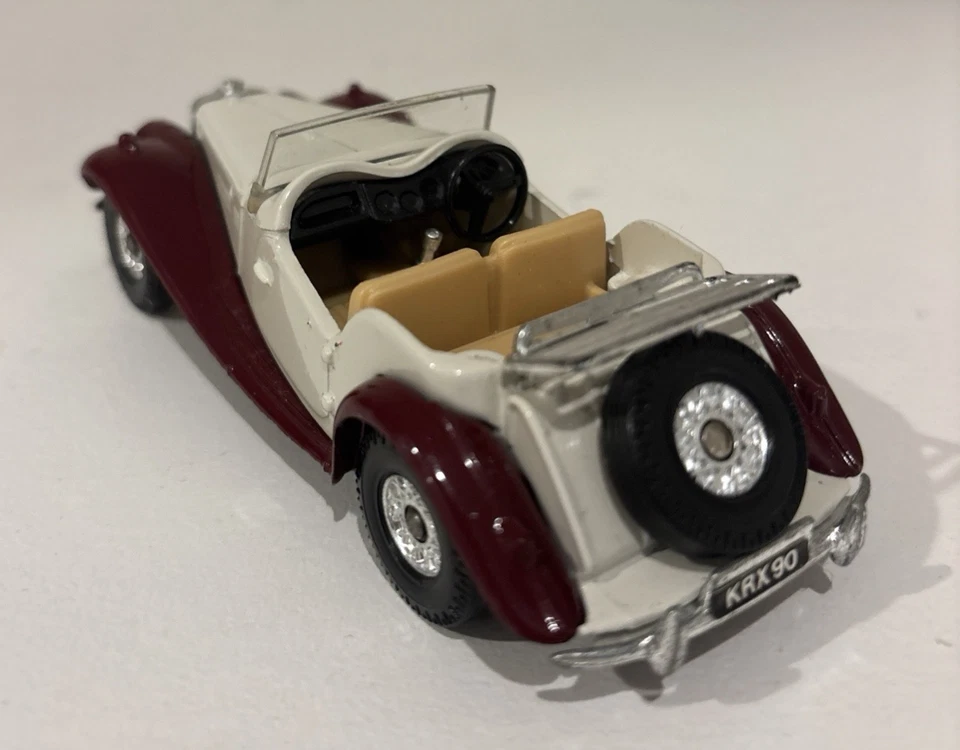 Vintage Corgi Retro MG-TF 1954 Small Car 1:8 Scale Model England - Image 4 of 4