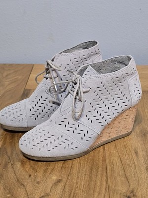 TOMS Size 7 Desert Wedge Drizzle Gray Suede Perforated Leaf Bootie Fall Shoes