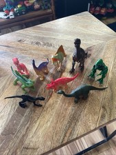 9 Mixed Dinosaurs Small Plastic Toys 36D