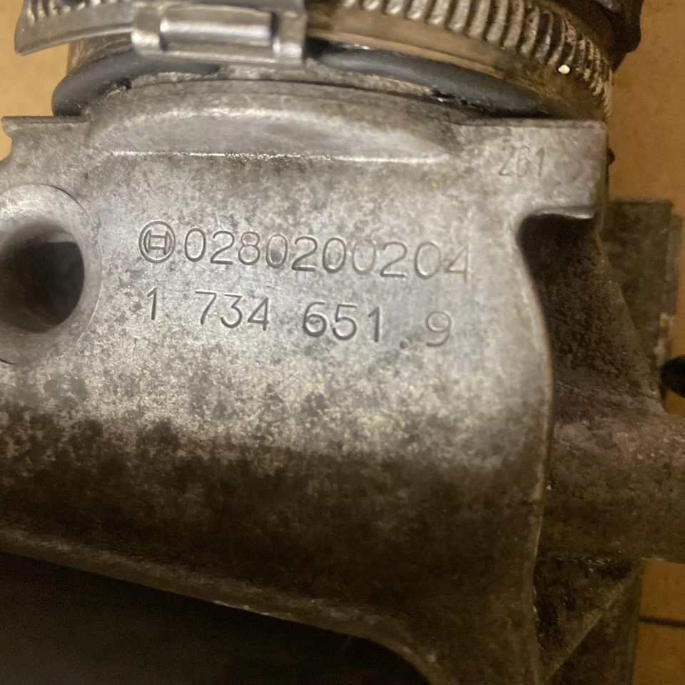 Medidor de flujo de aire genuino BMW BOSCH E36 E30 318i con tubo de goma excelente funcionamiento Foto 2 de 4