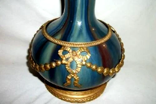 JARRÓN DE CERÁMICA FRANCÉS SEVRES MONTURAS DE BRONCE ARCOS ORMOLU BOTINES GOTEO FLAMBE ANTIGUO Foto 2 de 4