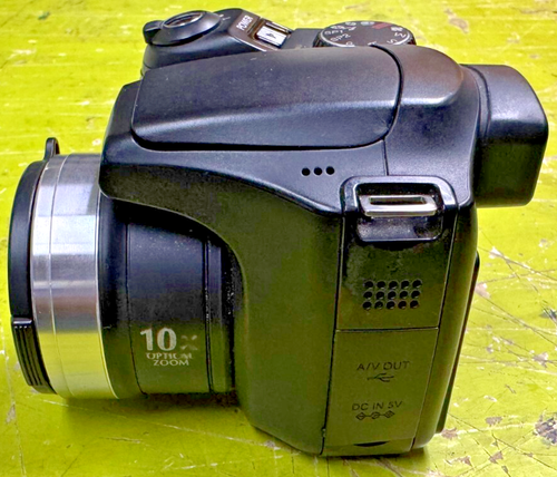 Fujifilm FinePix S700 7.1 Megapixel Digital Camera-PLEASE READ - Picture 4 of 4