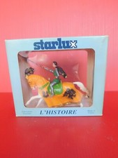 STARLUX / LE MOYEN AGE : CHEVALIER  SUR CHEVAL AVEC ROBE  TRES BELLE PIECE 