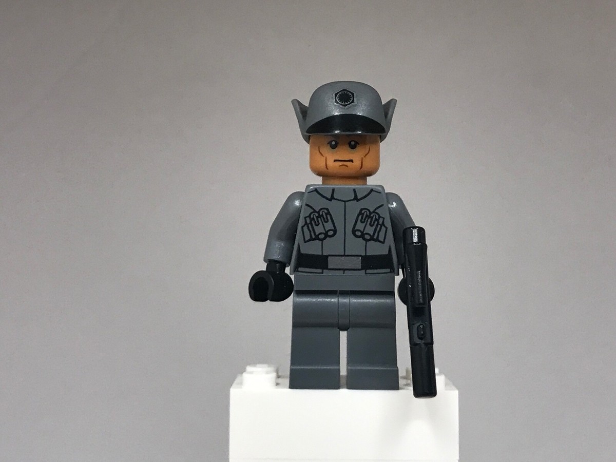 Lego First Order Officer Minifigure, Star Wars SW0670, Set 75101