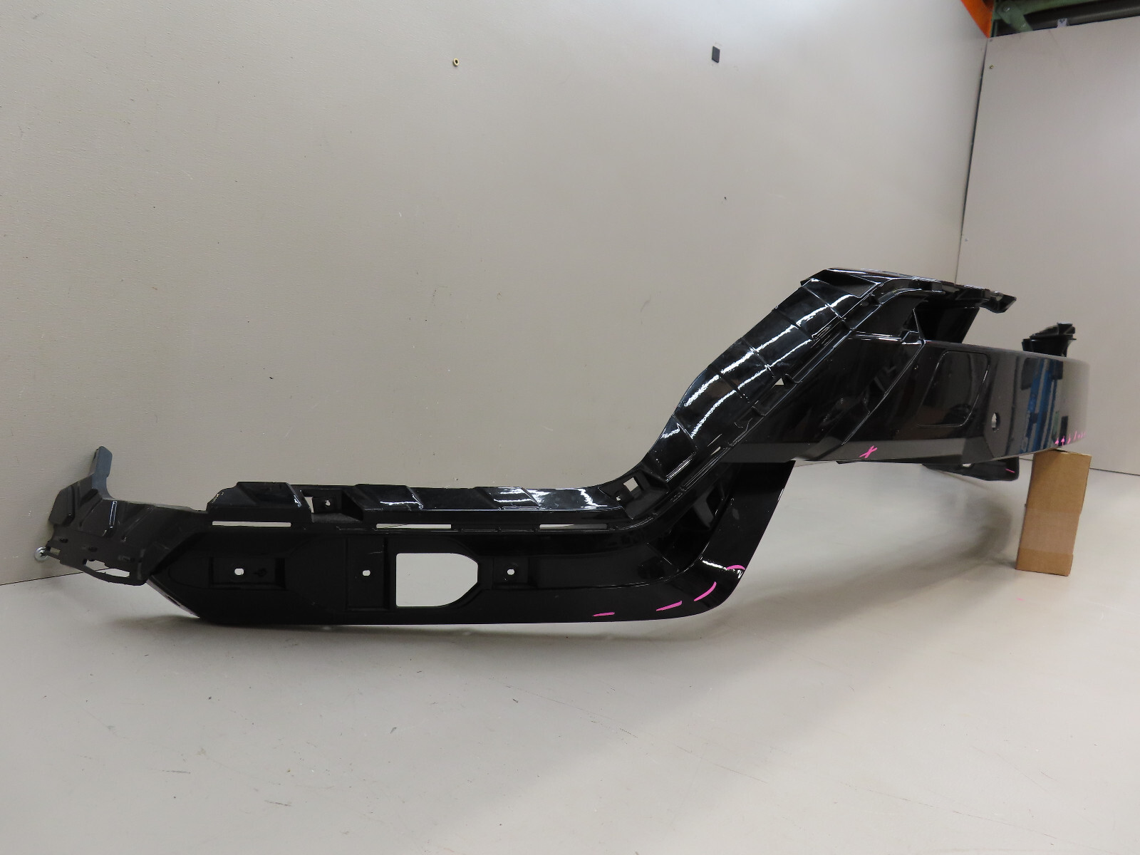 2019-2022 LAMBORGHINI URUS FRONT LOWER BUMPER COVER OEM