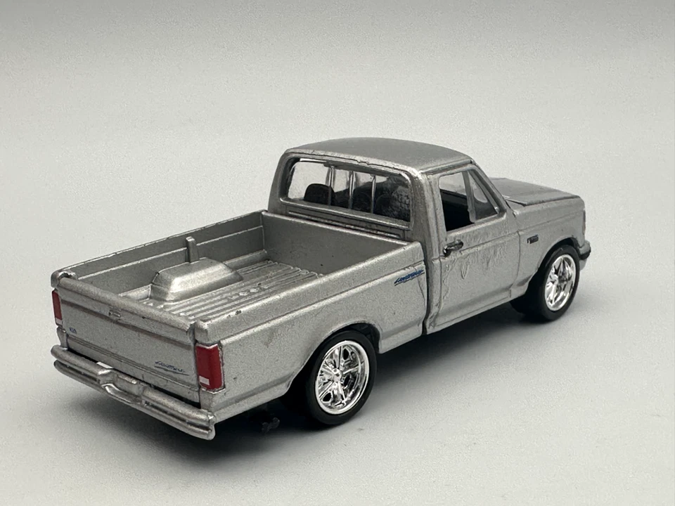 Johnny Lightning 1993 Ford F-150 Lightning, серебристый, 1:64, отличное состояние - Изображение 4 из 4