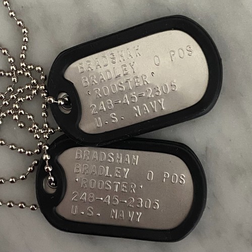 Set Piastrine Militari ROOSTER Bradley Bradshaw - Cosplay Dog Tags Top Gun - Foto 3 di 8