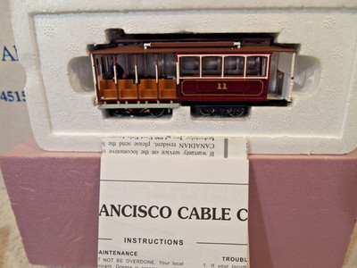 BACHMANN  CABLE CAR   HO SCALE SAN FRANCISCO  (NO ROUTE NAME) RED No.11
