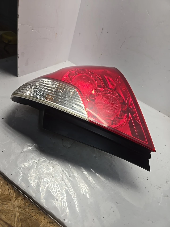 Infiniti M35 M45 2006 2007 luz trasera derecha del lado del pasajero luz de freno LED OEM Foto 2 de 4